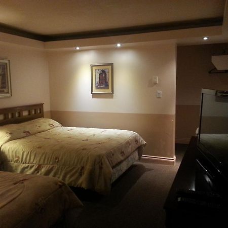 Traveller'S Inn Доусън Крийк Екстериор снимка