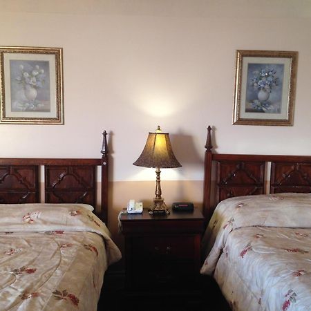 Traveller'S Inn Доусън Крийк Екстериор снимка