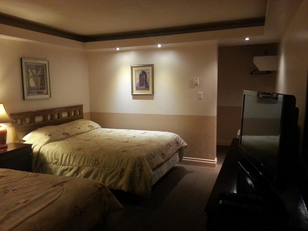 Traveller'S Inn Доусън Крийк Екстериор снимка
