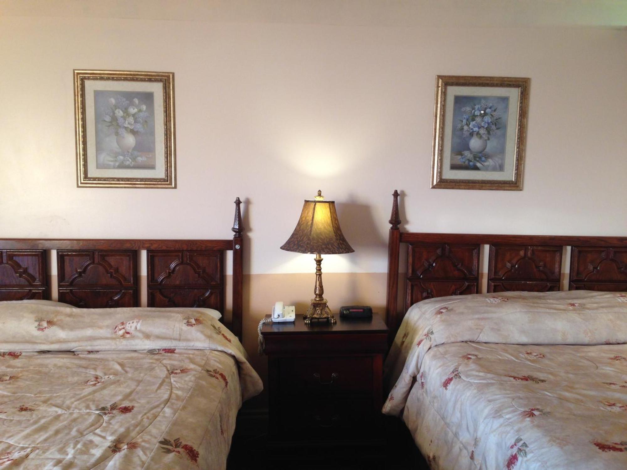 Traveller'S Inn Доусън Крийк Екстериор снимка