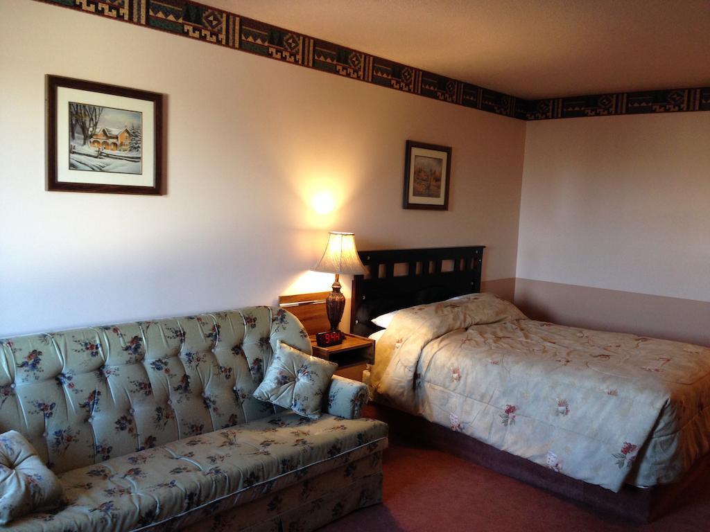 Traveller'S Inn Доусън Крийк Екстериор снимка