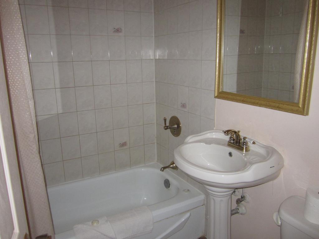 Traveller'S Inn Доусън Крийк Стая снимка